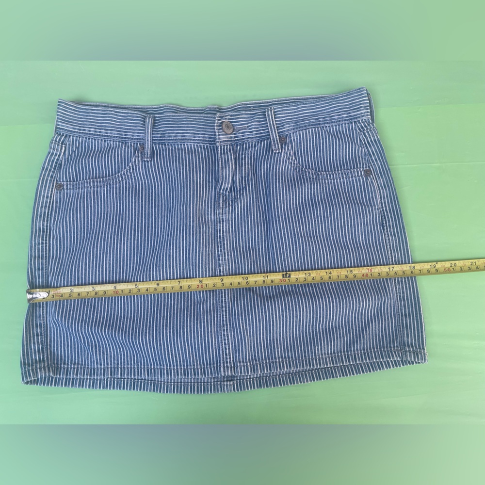 Old Navy Y2K Blue Striped Denim Skirt size 2 new without the tags attached - Picture 6 of 12